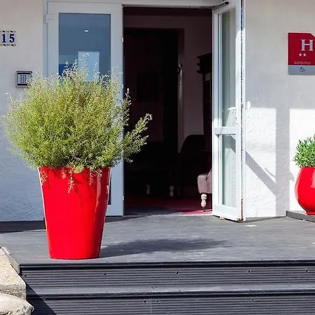 Les Nids Hotel
